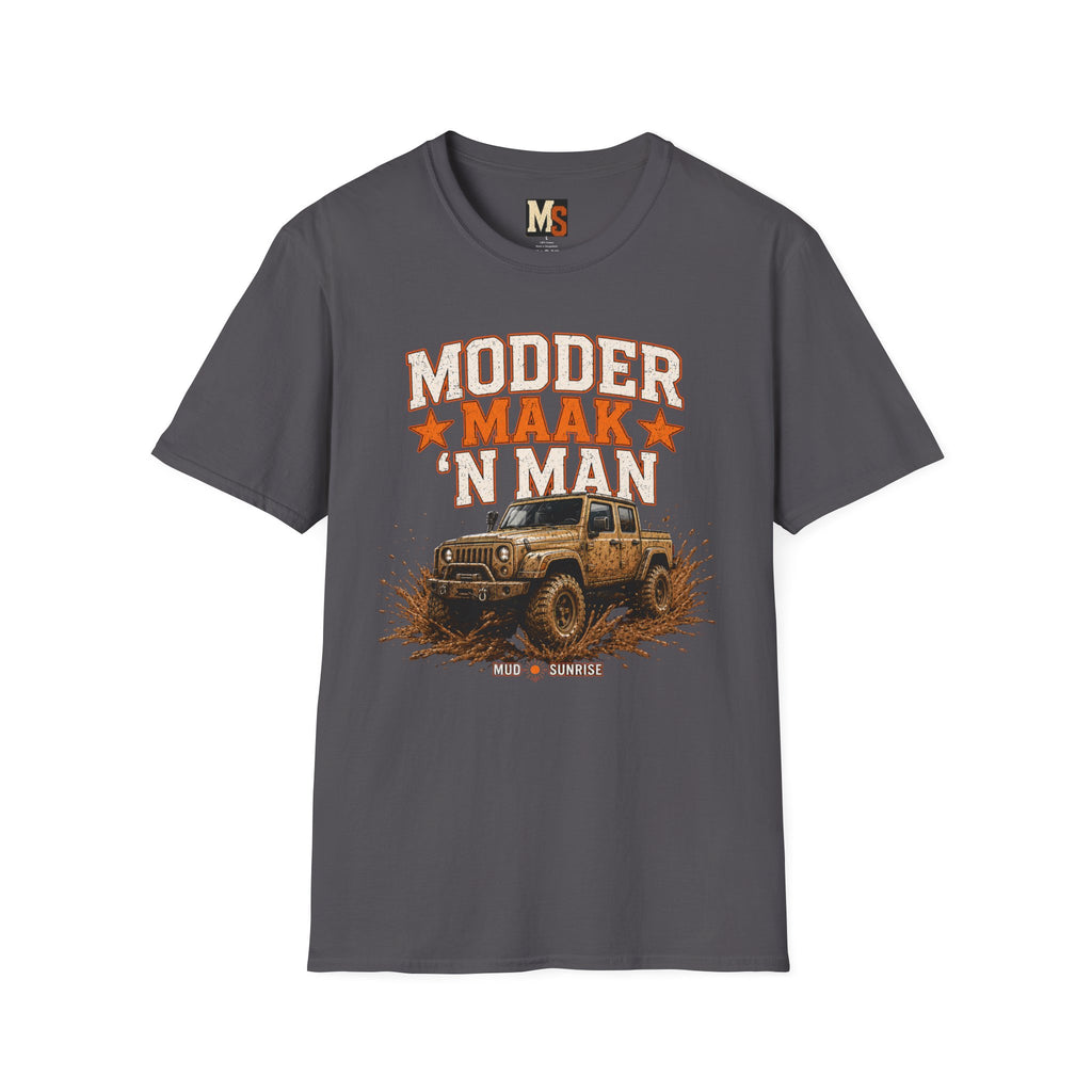 Modder maak 'n man T-shirt