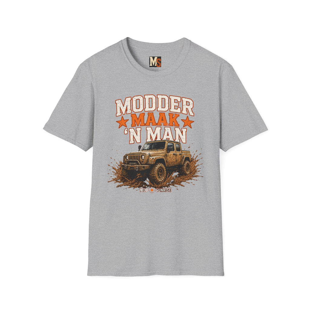 Modder maak 'n man T-shirt
