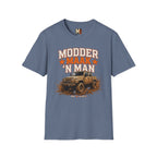 Modder maak 'n man T-shirt